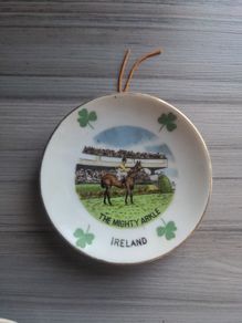Small Souvenir Collectable China Dish with a portrait and inscription of THE MIGHTY ARKLE - IRELAND
