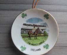 Small Souvenir Collectable China Dish with a portrait and inscription of THE MIGHTY ARKLE - IRELAND