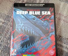 deep blue sea 4k