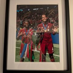 VVD & Gini duo signed Liverpool FC photo