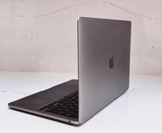 MacBook Pro (13-inc)