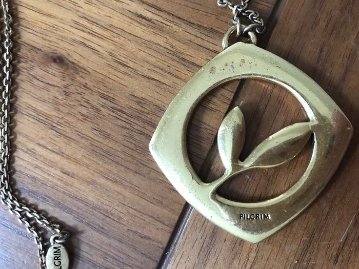 Pilgrim chain and pendant