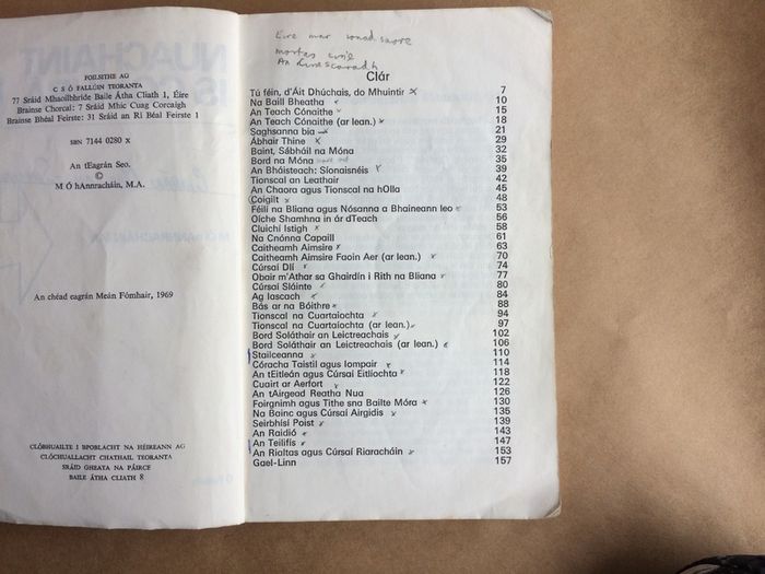 Leabhar- Nuachaint is Comhra