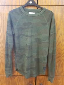 Long sleeved camo coloured jumper - Size - S, slim fit!