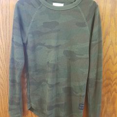 Long sleeved camo coloured jumper - Size - S, slim fit!