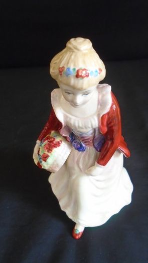 Paragon Ware/Royal Doulton Flower Girl Figurine