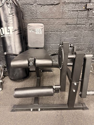 Leg Extension & Curl Machine Gym