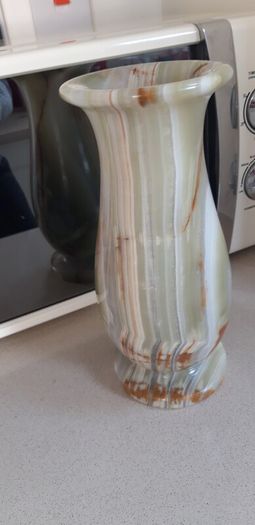 Beautiful Heavy Onyx Vase