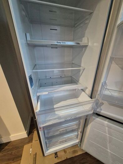Samsung Freestanding Fridge Freezer