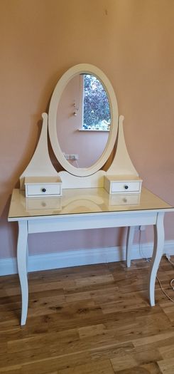 Dressing table