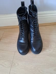 Combat boots size 5