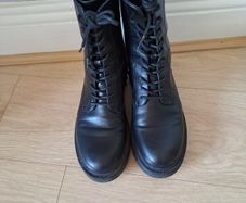Combat boots size 5