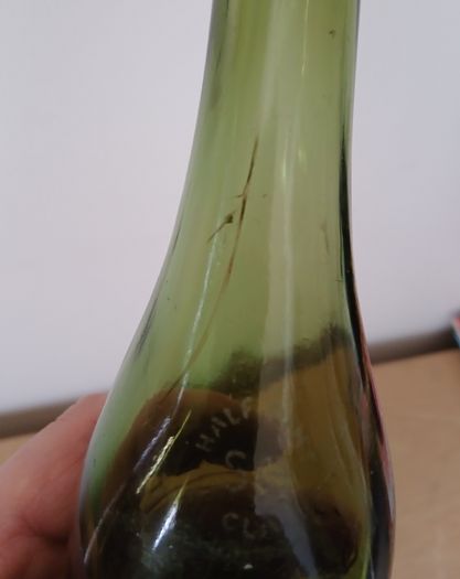 Hassett Ennis bottle (cracked)