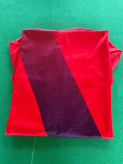 Nike elasric t-shirt sportswear top size S
