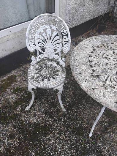 vintage patio table and 2 chairs