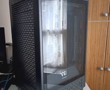 Thermaltake Tower 200 Mini-ITX Computer Case