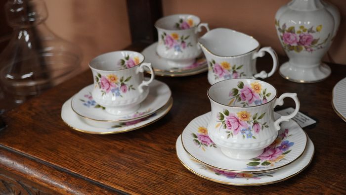 Regal Heritage Floral Bone China Tea Set (21 pcs)