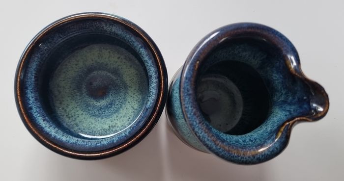 Stunning Bernard Kavanagh Handmade Irish Pottery Creamer & Dish Set