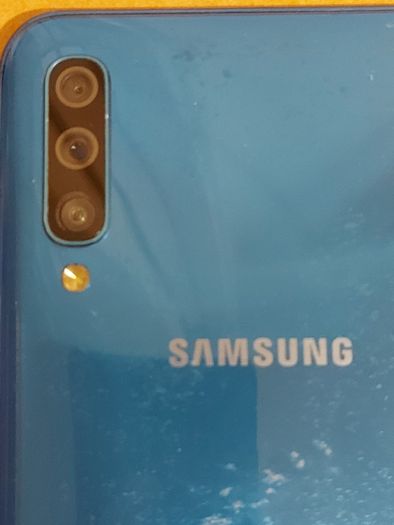 Samsung Mobile Phone, Unknown Model, Not Powering on, Battery seems swollen, for parts or repair, excellent cosmetic condition