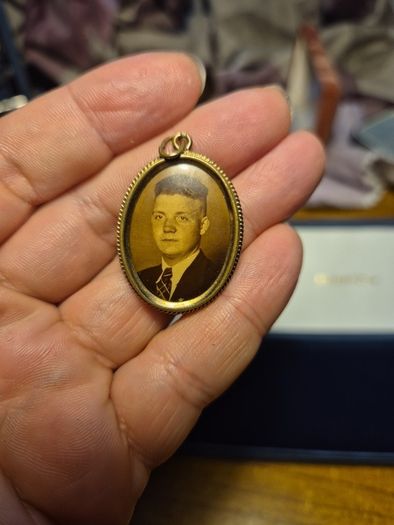 Antique Photo Locket with Engravement. WW1 Militaria