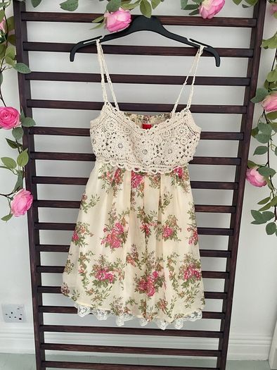 dress Bnwot cream floral mini dress size medium Christina V brand