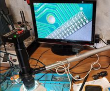 Microscope with the screen