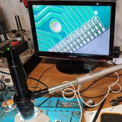 Microscope with the screen