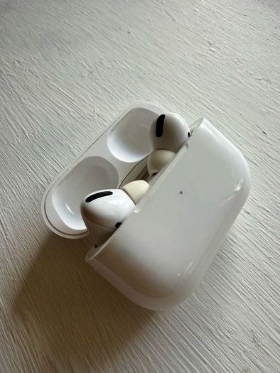 Apple AirPods Pro(1st Generation)