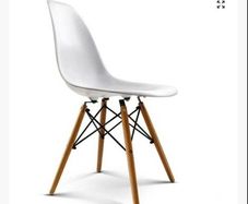2 replica Eames Dining chairs in white