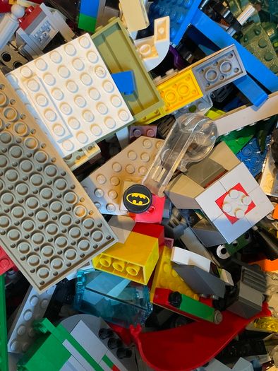 Lego - treasure chest of 5kg of Lego pieces.