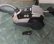 Hoover vacuum cleaner, comes with 4 brand new hoover bags