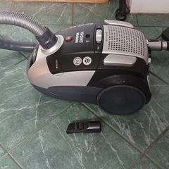 Hoover vacuum cleaner, comes with 4 brand new hoover bags
