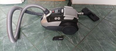 Hoover vacuum cleaner, comes with 4 brand new hoover bags
