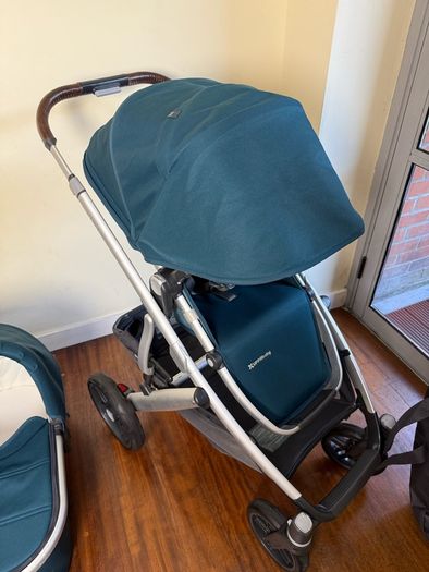 Uppababy Vista V2 Finn colour pram travel system