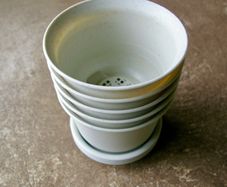White Plant Pots with Saucers (Set of 5)