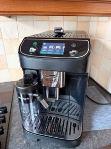 DeLonghi Magnifica Plus coffee machine