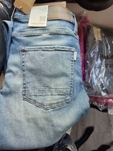 Quantity: 500 pieces  Items: Mixed T-shirts, shorts, jeans, and casual clothing  Sale type: Bulk job lot  Ideal for: Resale, retail, markets, and online businesses  Great opportunity to buy clothing in bulk at a competitive price. Sold as one job lot.