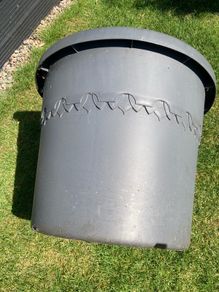 planter with wheels