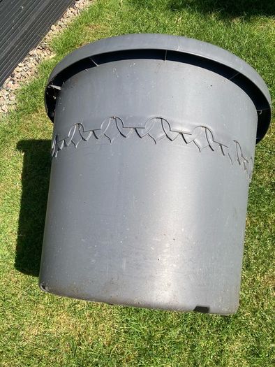 planter with wheels