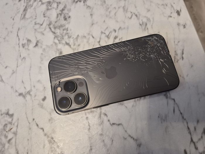IPhone 13 Pro 128GB Grey - Works pefect but has broken back glass