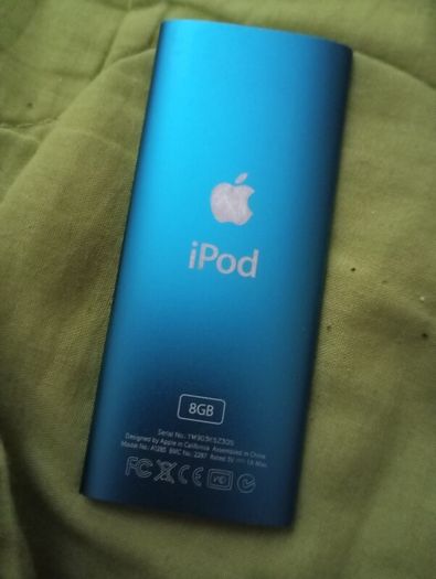 apple shuffle & iPod.