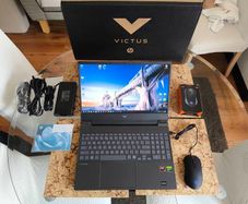Brand New Gaming Laptop Hp Victus AMD Ryzen 5 240 6/12 RTX5050 8GB 80W GDDR7 16GB DDR5 5600mhz 512GB NVMe PCIE 4.0 15.6" 1080p 144hz Ips 250nits Win11 RGB