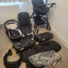 Silvercross Wayfarer Full Travel System includes two Isofix units