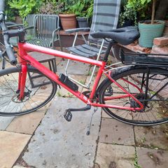 Cannondale Quick hybrid city bike equipped with a rear rack and disc brakes