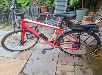 Cannondale Quick hybrid city bike equipped with a rear rack and disc brakes
