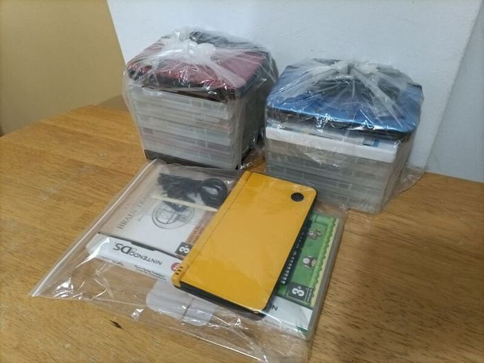 Nintendo 3DS XL red