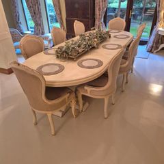 Dining table and 8 chairs