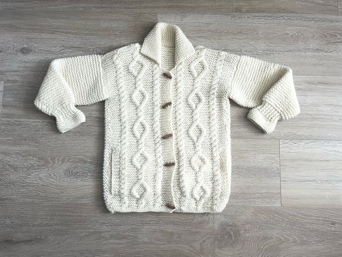 Hand knit cardigan 6/8y