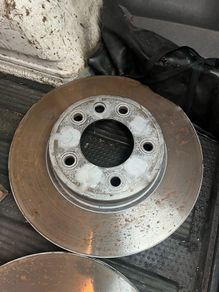 Touareg front discs/pads
