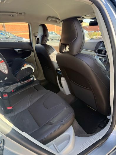 Volvo V40 2013 Automatic 1.6 TURBO PETROL Low kilometer 108,000km